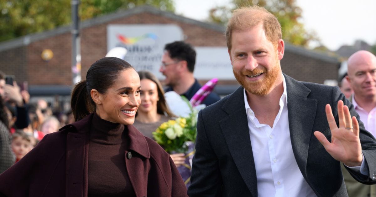 Body Language Experts Analyze Prince Harry and Meghan Markle’s Nottingham Walkabout