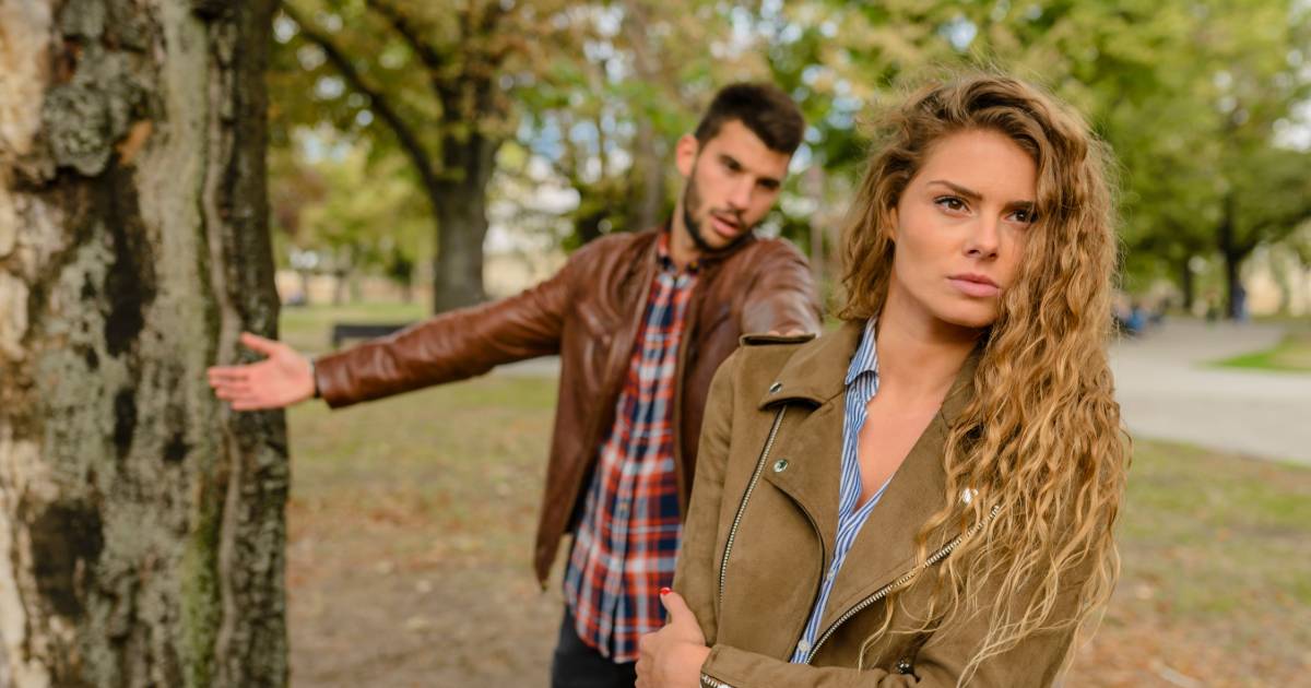 She put up with 9 hours of abs-flexing and Disney songs on a Hinge date — until an ice cream spoon fight made her swear him off