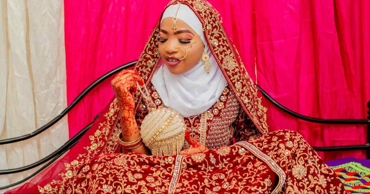 Orphaned bride asked for 2 chickens for her wedding. Strangers arrived with gold, furniture, and more