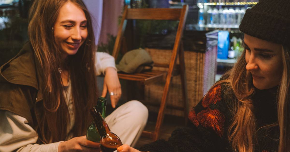 Woman tells friend to ask men to describe their ‘dream girl’ — a man overhearing their coversation realizes the answer can expose a major red flag