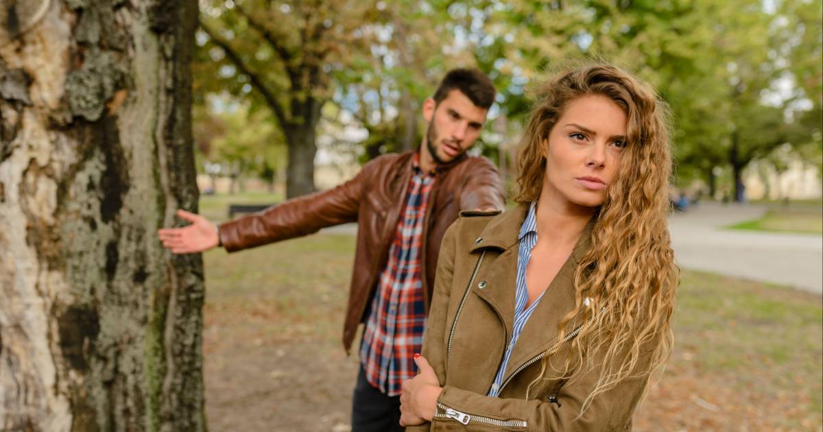 Two weeks into marriage, husband told wife not to mention his job to his family — the next morning, his mom’s messages began exposing the lies