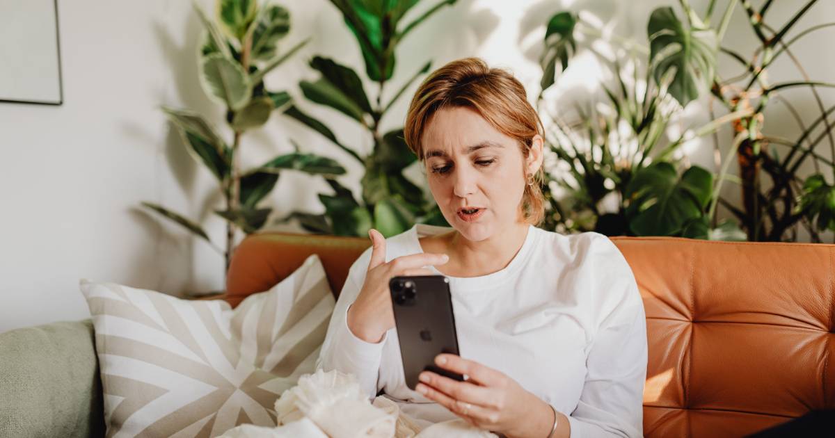 Suspicious woman sent a friend a test message: ‘Why are you spying on my phone?’ while boyfriend sat beside her — his phone dinged instantly