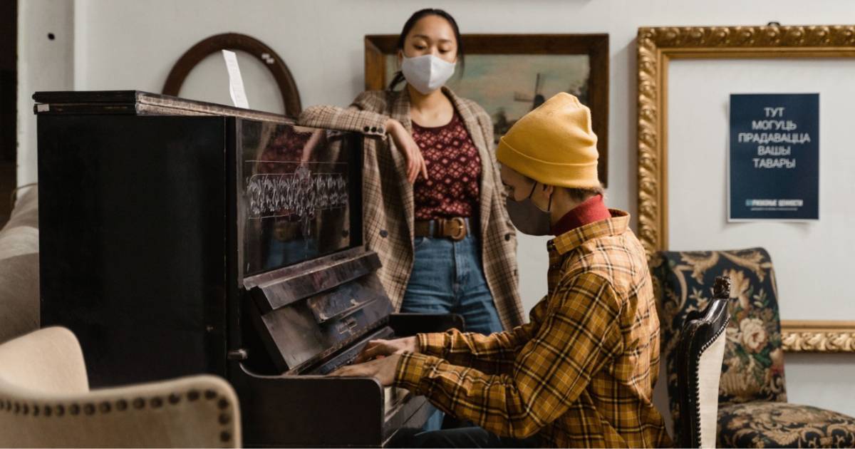 Movers unexpectedly showed up to take woman’s childhood piano after husband secretly promised it to SIL — then SIL billed her the $300 minimum fee