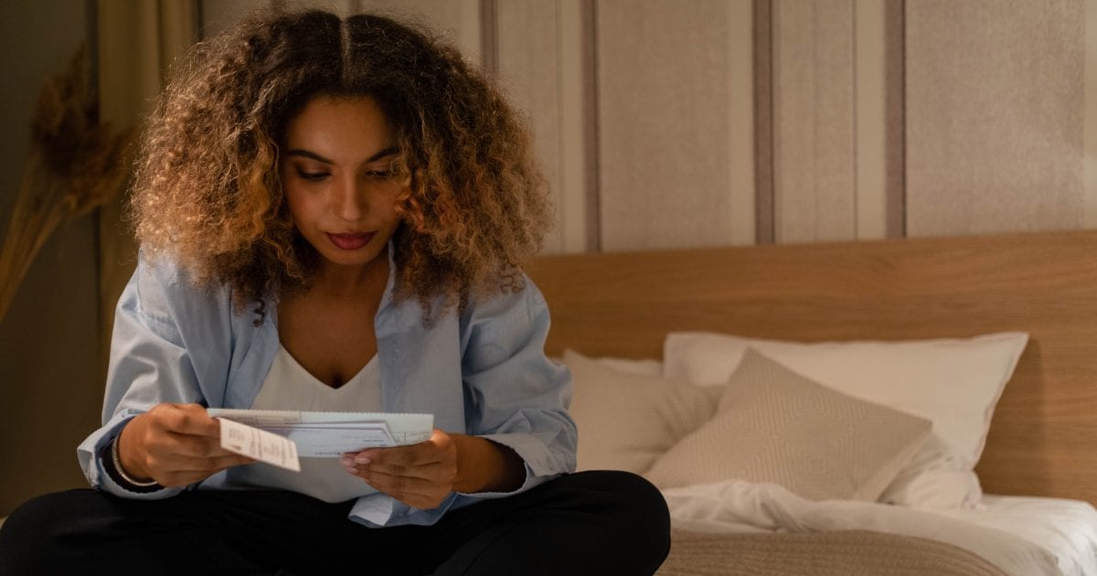 Woman creates secret society and hides 'secrets notes' in public to reveal women history erased