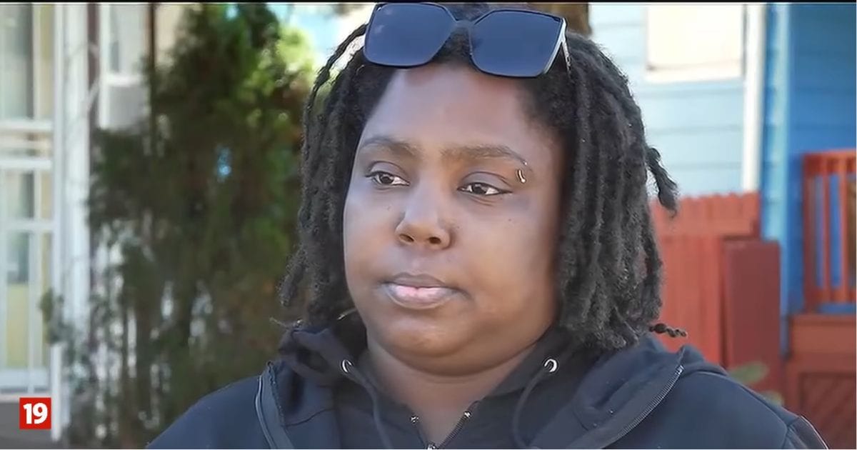 Mother finds stranger bringing her 6-year-old daughter home from school, then learns what happened at bus stop