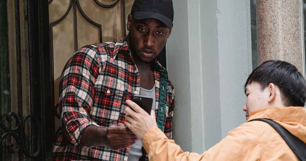 Neighbor called police on a man for getting 'too many packages,' then asked him for help with 20 boxes in the rain. He got the reply he earned