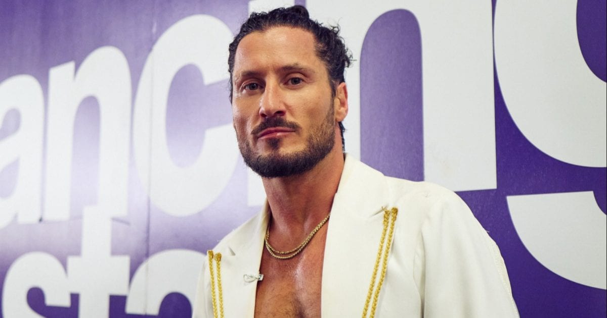 Val Chmerkovskiy pictured during ‘Dancing With the Stars’ Yacht Rock Night (Cover Image Source: Disney | Photo by Ser Baffo)