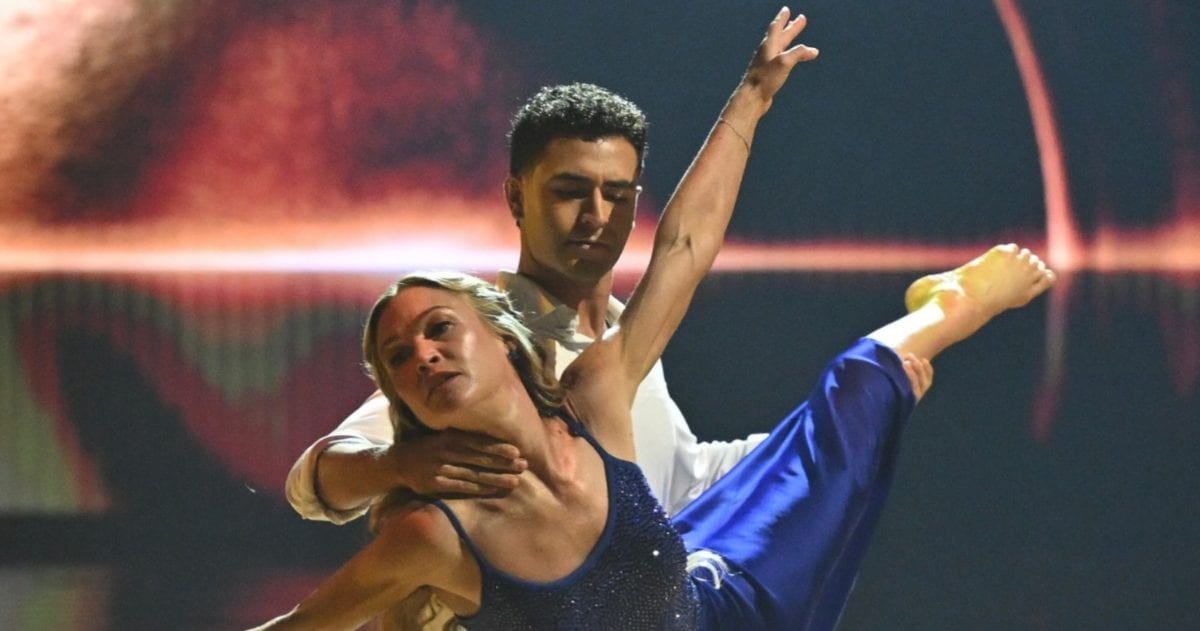 Julia Stiles honors Heath Ledger on ‘DWTS’ with iconic ‘10 Things I Hate About You’ poem as co-stars reunite