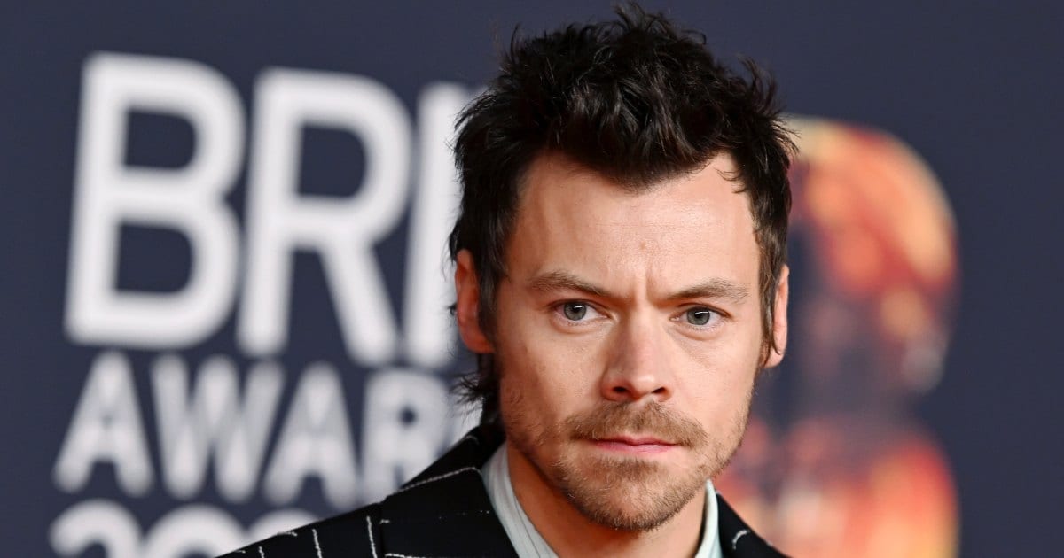 Harry Styles’ fan who sought his autograph apologizes after heated exchange