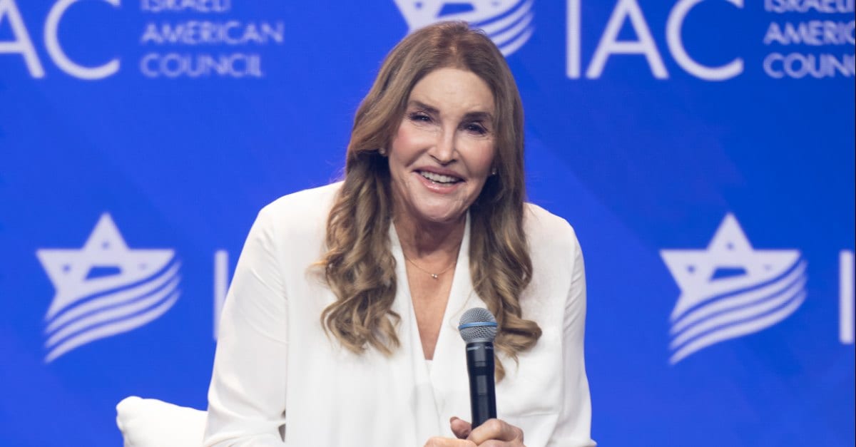 Fact Check: Is Caitlyn Jenner transitioning back to being a man?