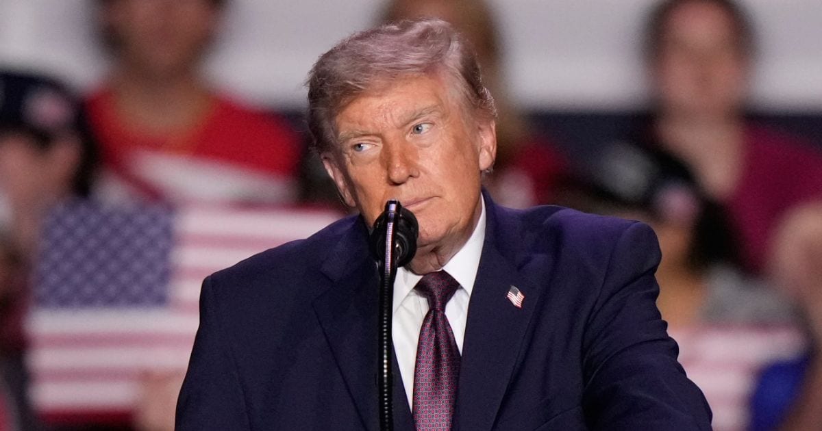 A viral post claims that White House doctors have warned that President Donald Trump could suffer a stroke onstage if he continues to face interruptions at rallies (AP Photo/Gerald Herbert)