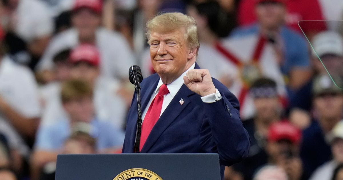 Fact Check: Did Trump make a strange noise during South Carolina rally?