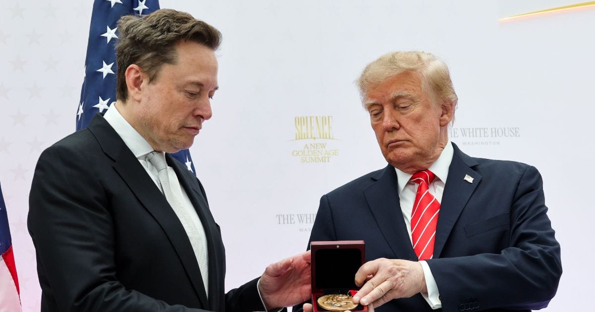 A viral screenshot claims to show a post by Elon Musk accusing the Trump administration of warmongering (Win McNamee/Getty Images) (Getty Photos | Win McNamee)