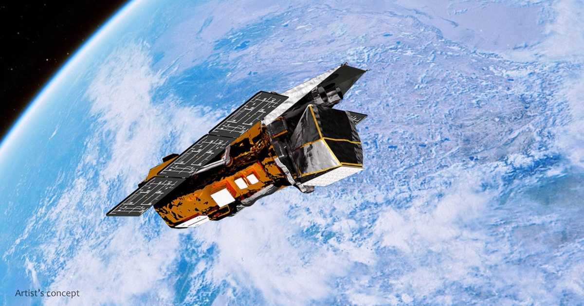 NASA’s Neil Gehrels Swift Observatory orbits above Earth in this artist’s concept. (Representative Image Source: NASA’s Goddard Space Flight Center Conceptual Image Lab)