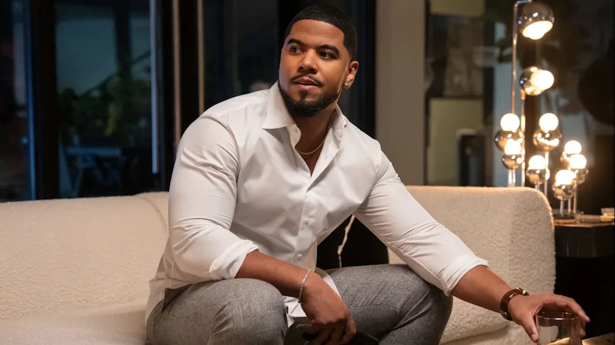 Julian Horton as Roy