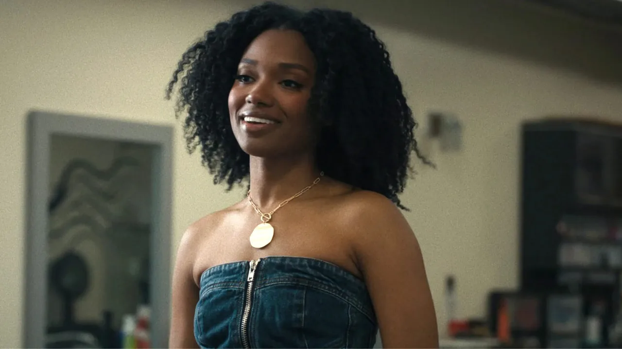 Nona Parker Johnson as Fiona Mixon