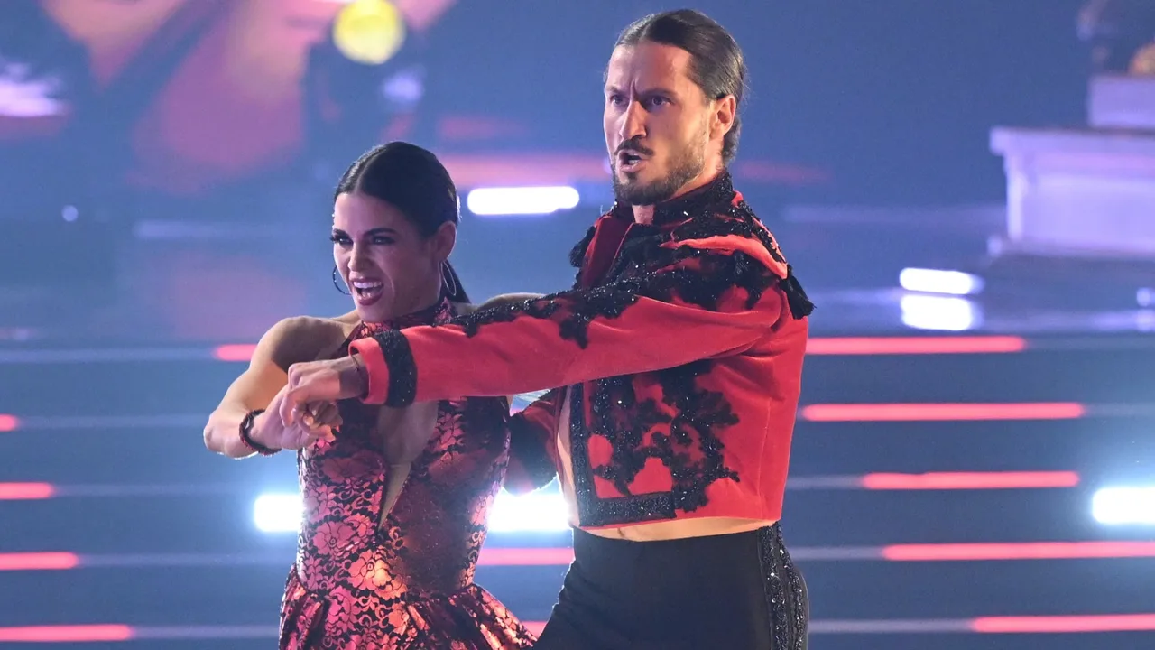 Jenna Dewan and Val Chmerkovskiy