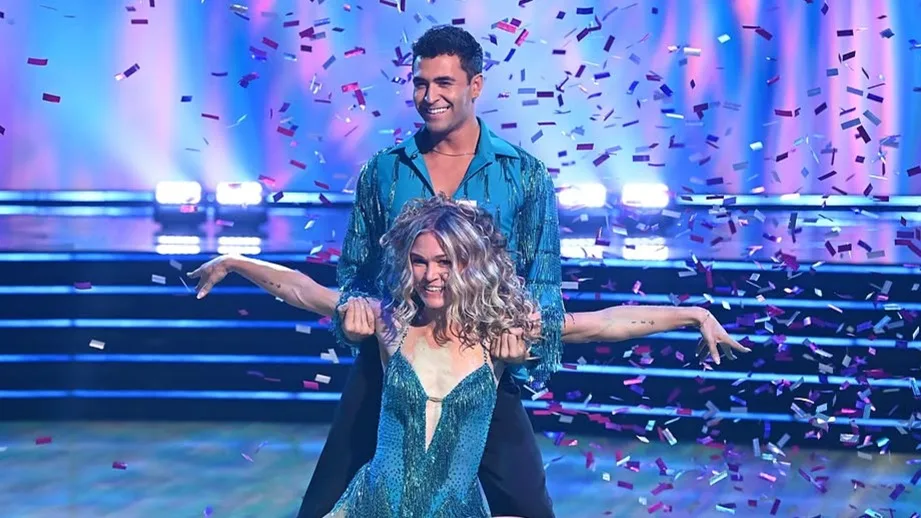 Julia Stiles and Ezra Sosa