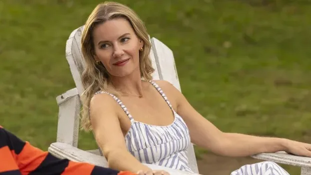 Elisha Cuthbert as Sue Florek