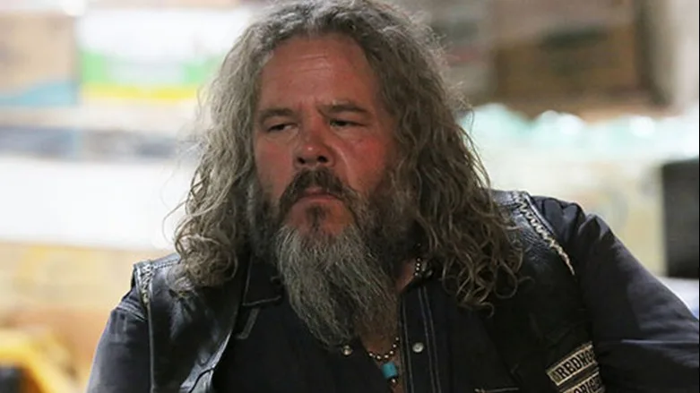 Mark Boone Junior as Bobby Munson