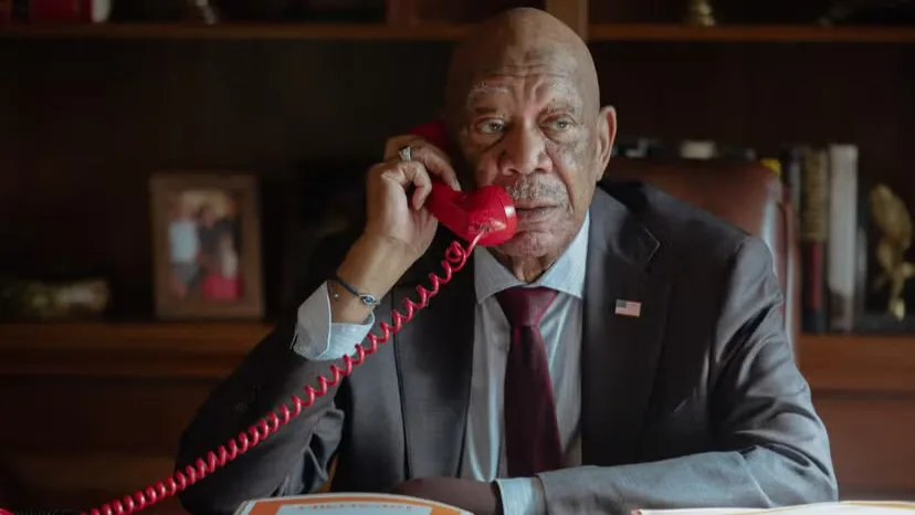 Morgan Freeman as Edwin Mullins