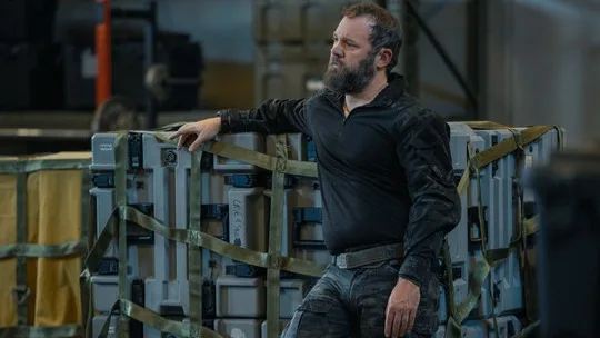 Austin Hébert as Randy