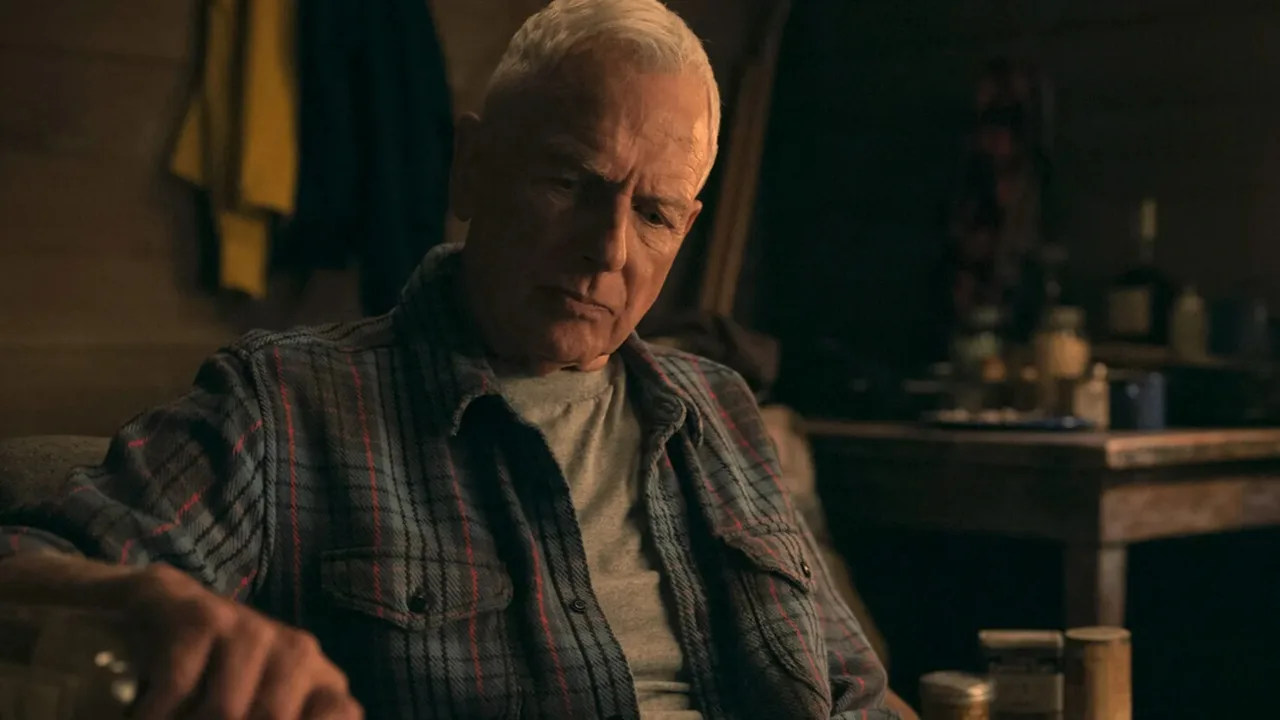 Mark Harmon as present-day Gibbs