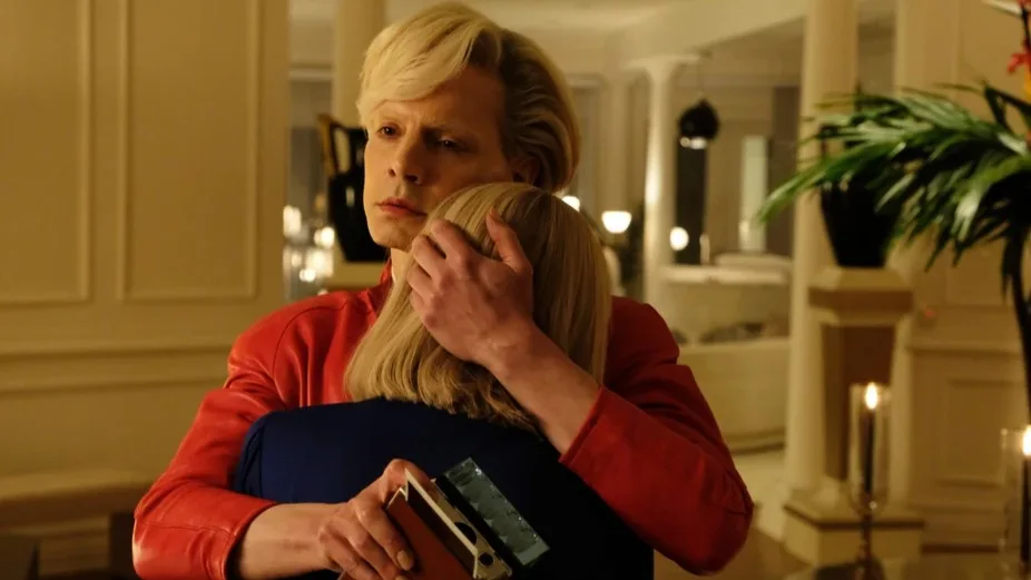 Jordan Roth as Steven Reinhardt