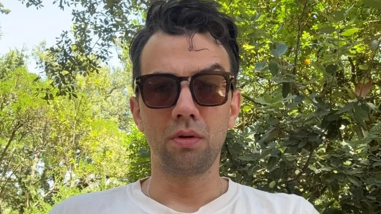 Jay Baruchel  - Exited