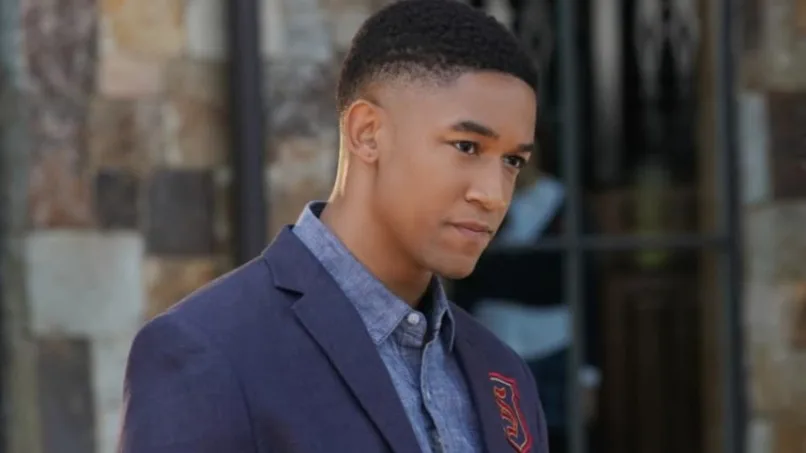 Peyton Alex Smith as James Kinsey