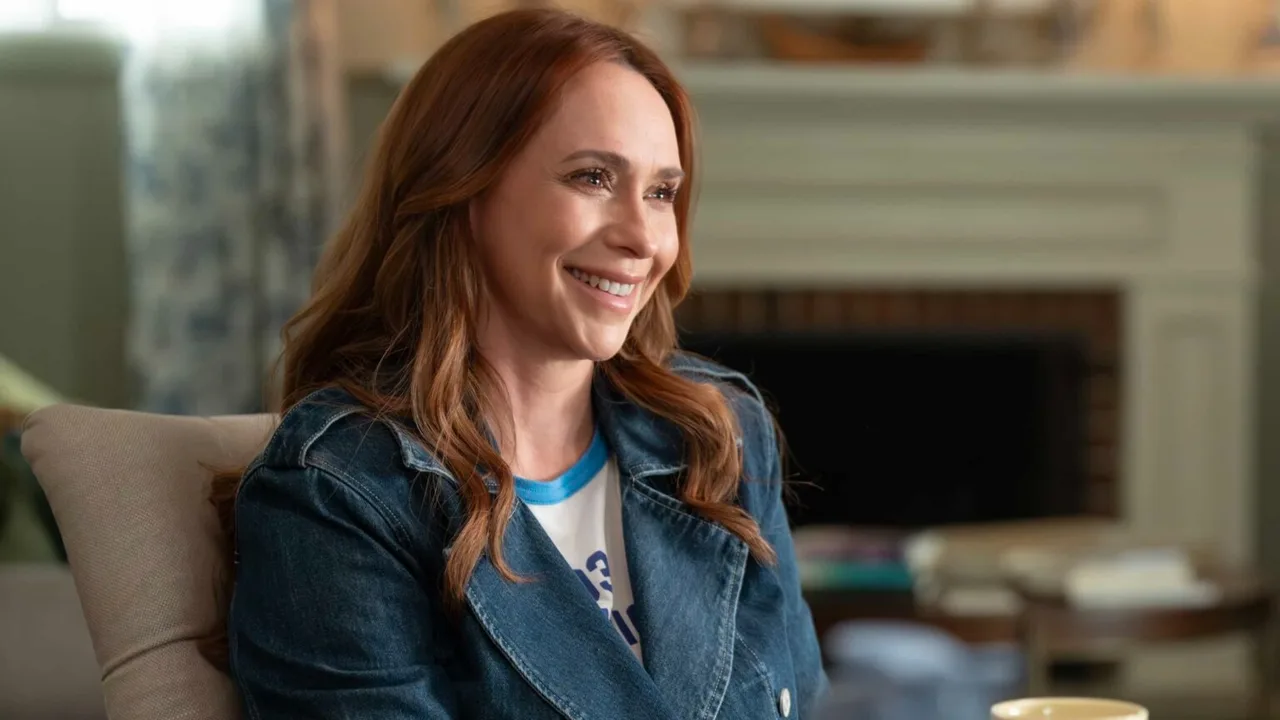 Jennifer Love Hewitt as Maddie Han