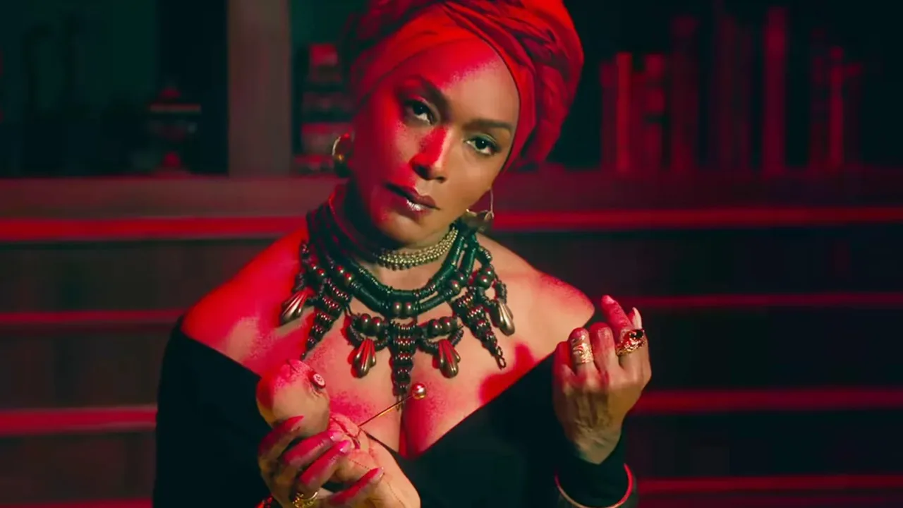Angela Bassett