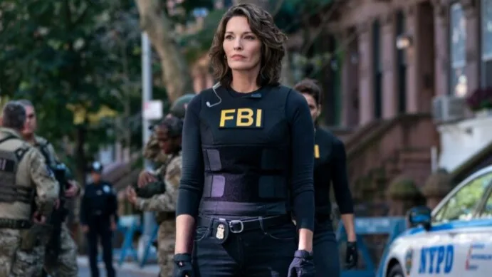 Alana De La Garza as Isobel Castille