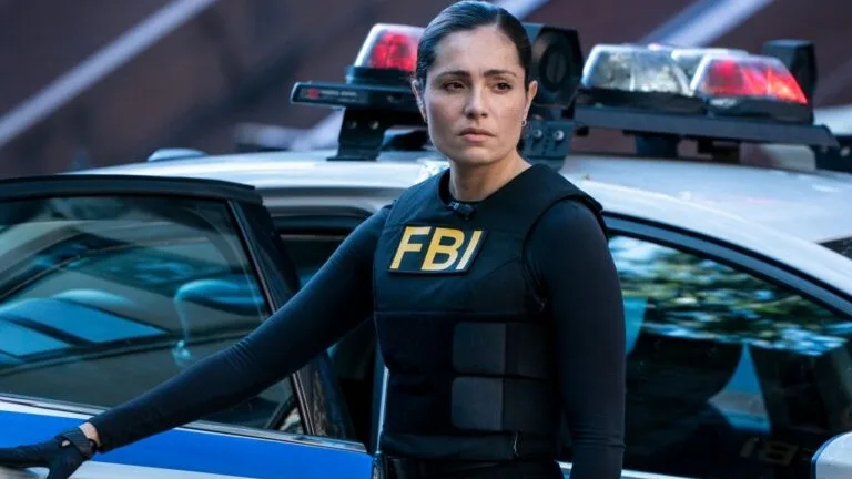 Juliana Aidén Martinez as Eva Ramos