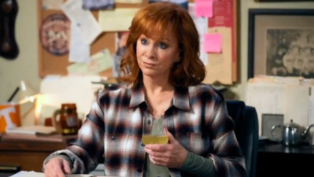 Reba McEntire as Bobbie