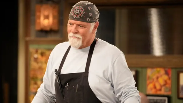 Rex Linn as Emmett