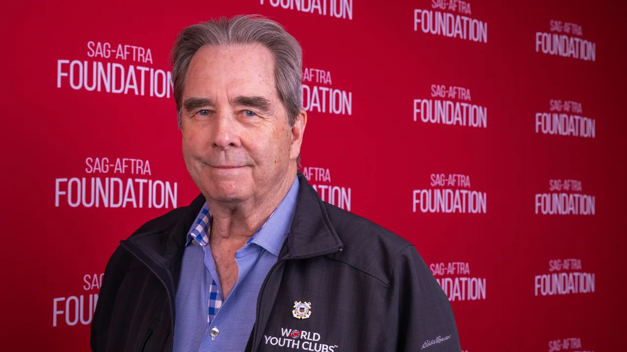 Beau Bridges as Reggie Decker