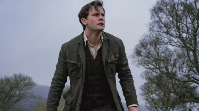 Jeremy Irvine as Henry Beauchamp