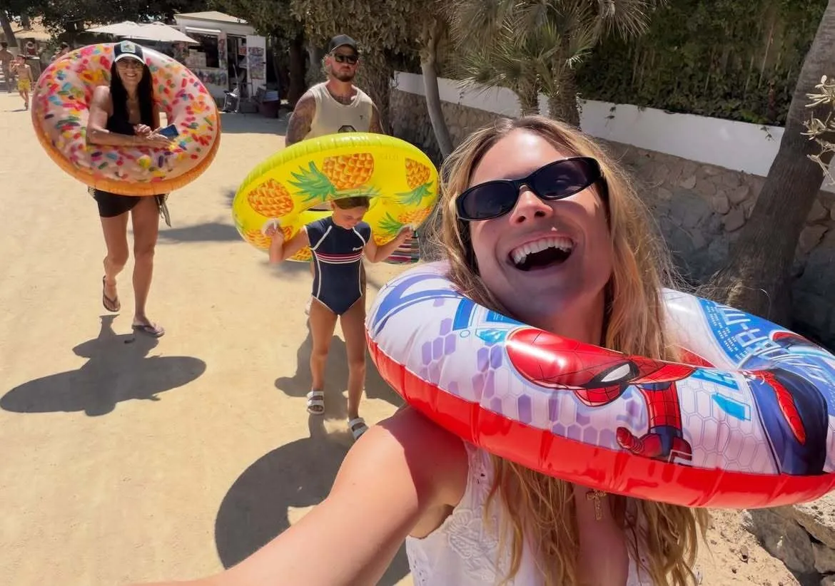 Behati Prinsloo wraps up summer with fun family outing
