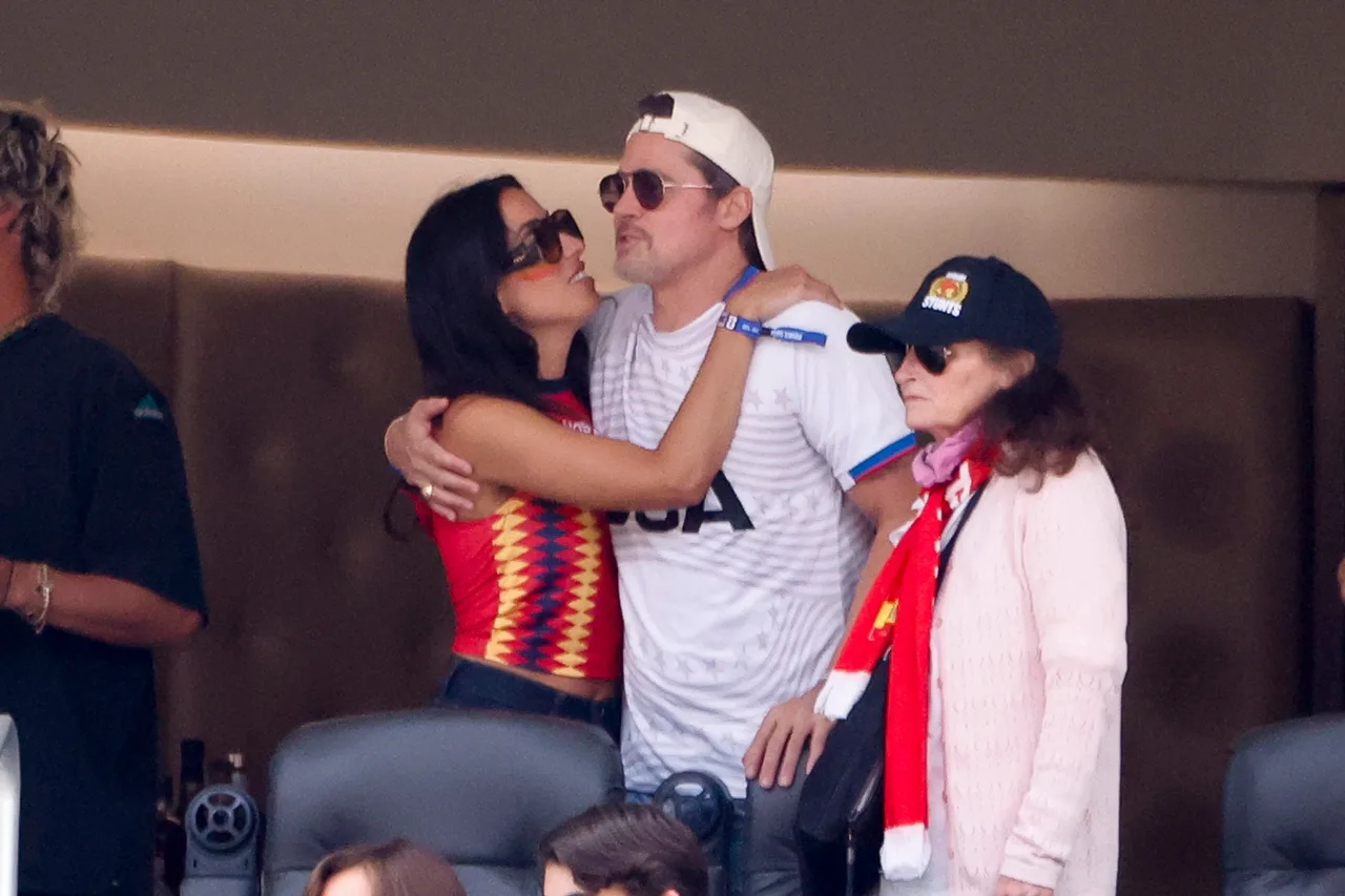 Brad Pitt and Ines de Ramon look cozied up in sweet snap