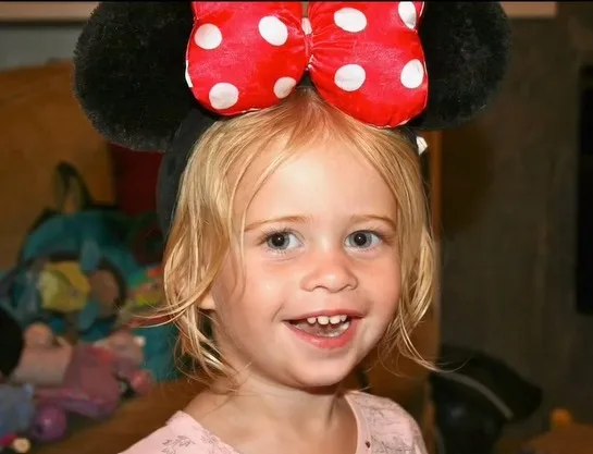 Taylor El Moussa wears Minnie Mouse headband for adorable throwback photo