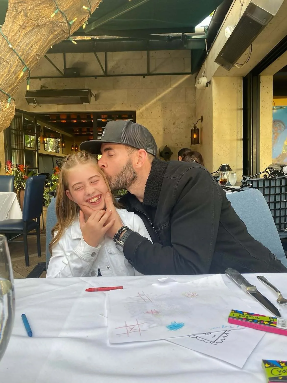 Tarek El Moussa shares candid snap kissing daughter Taylor
