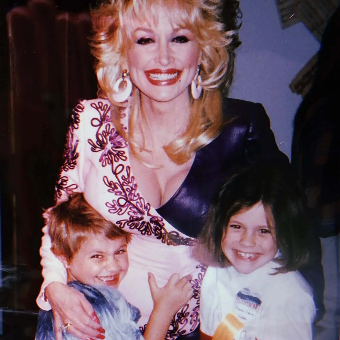 Dolly Parton hugs young Rebecca and Bryan Seaver in throwback photo