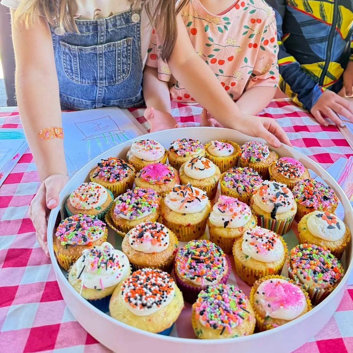 Gigi Hadid shows off daughter's baking skills