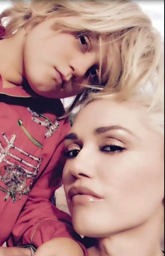 Gwen Stefani and Zuma pose for a cozy selfie