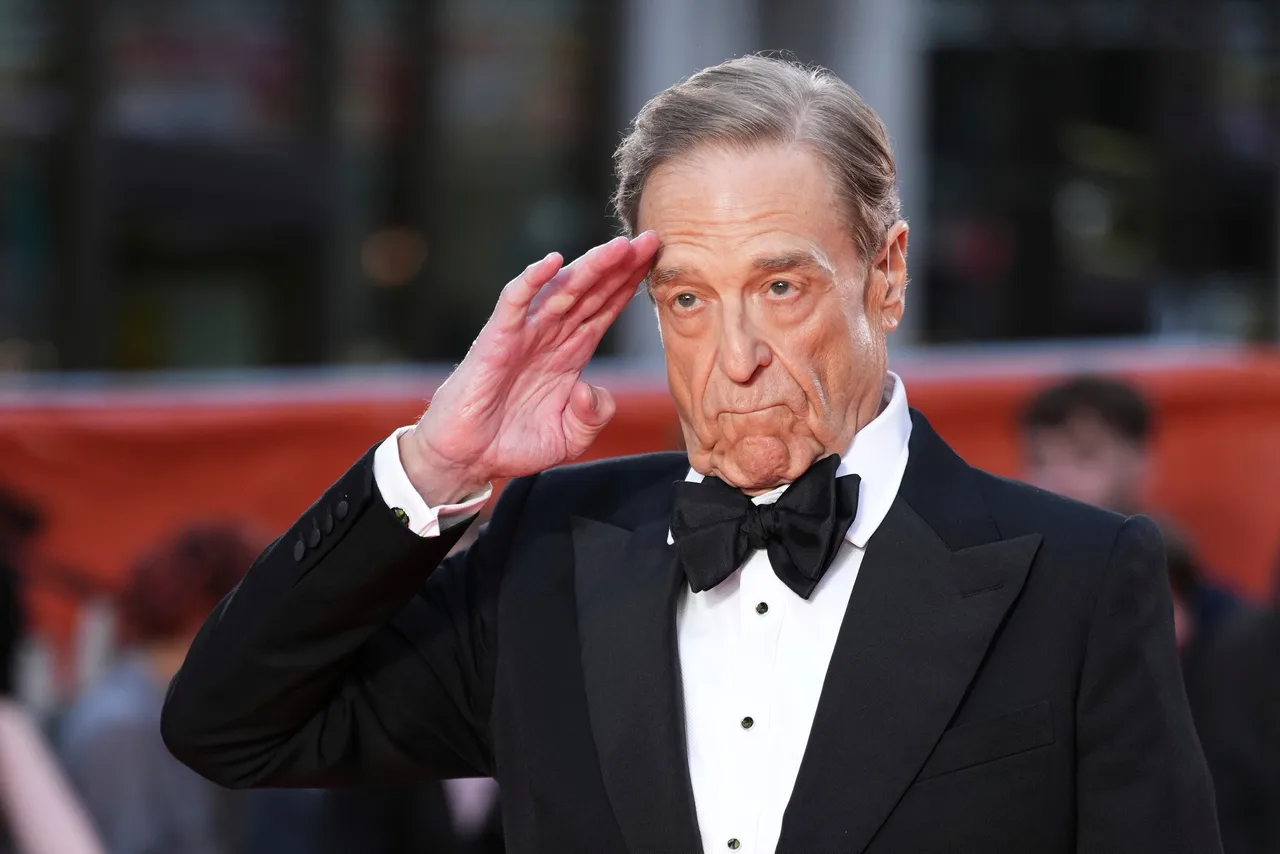 John Goodman makes a comeback after hip fracture