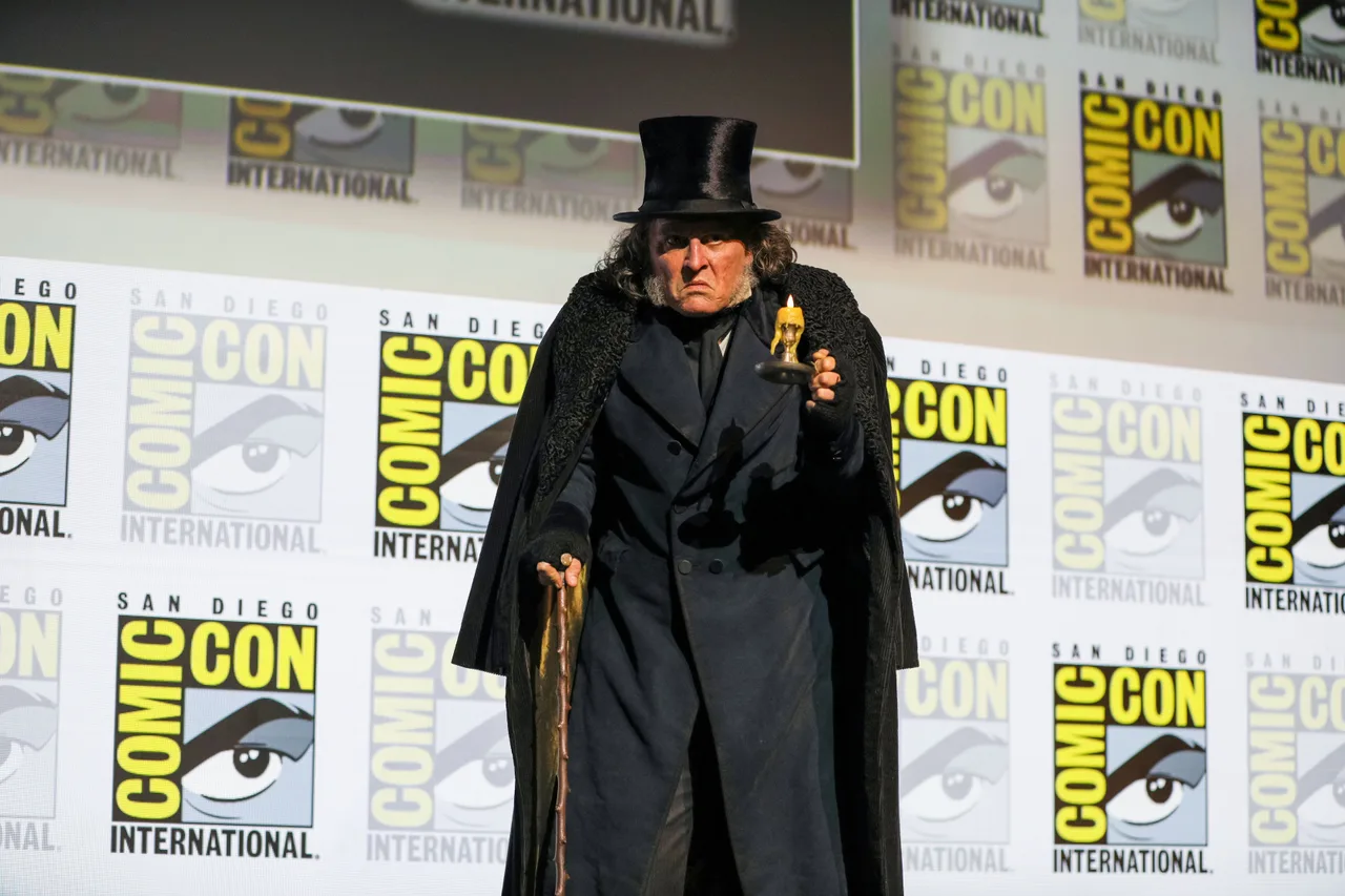 Johnny Depp helps Ti West to launch movie's trailer