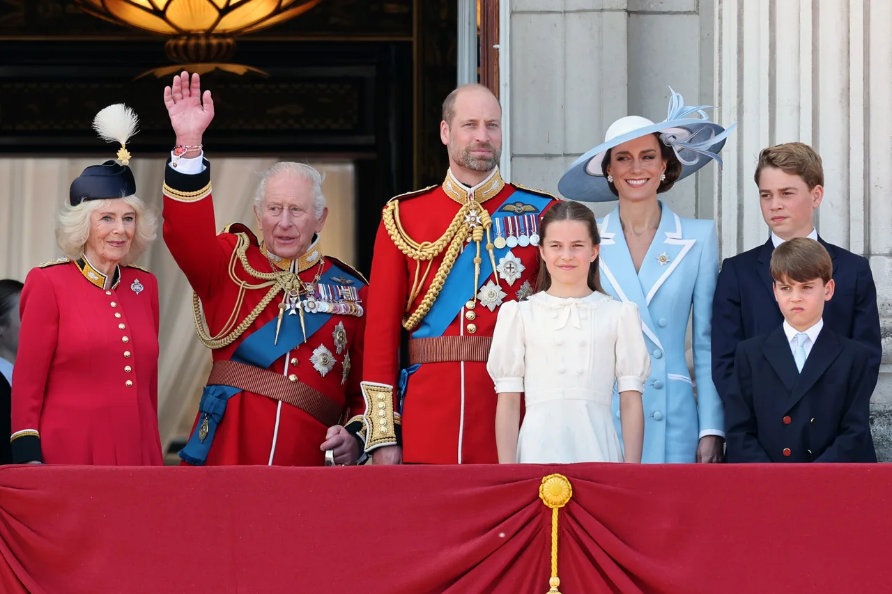 Kate Middleton poses for royal photo alongside Prince William