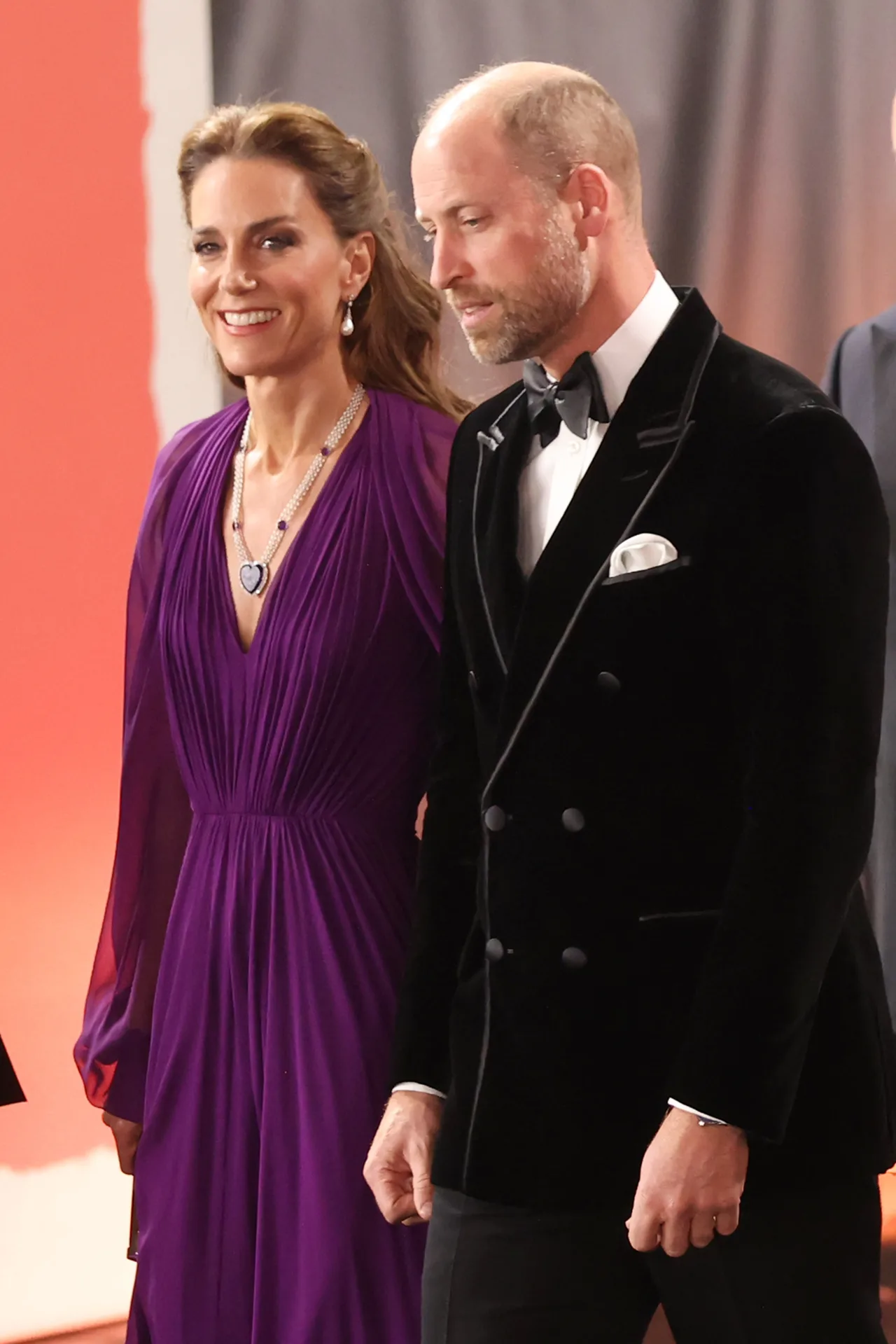 Kate Middleton shine in royal jewelry as she attends 'Digger' premiere with Prince William