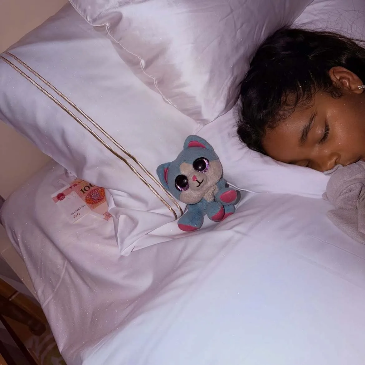 Khloe shares adorable photo of daughter True